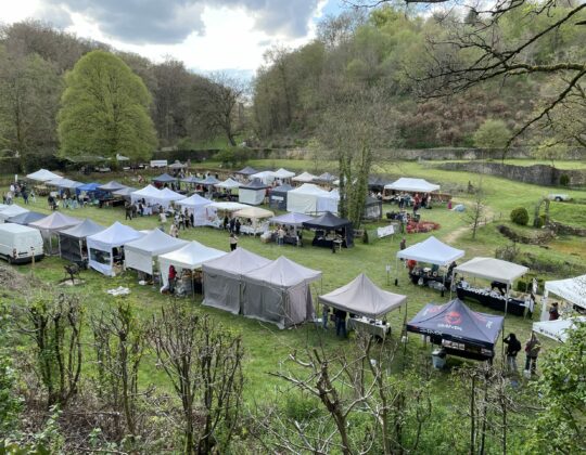 Le marché printanier à Clairefontaine