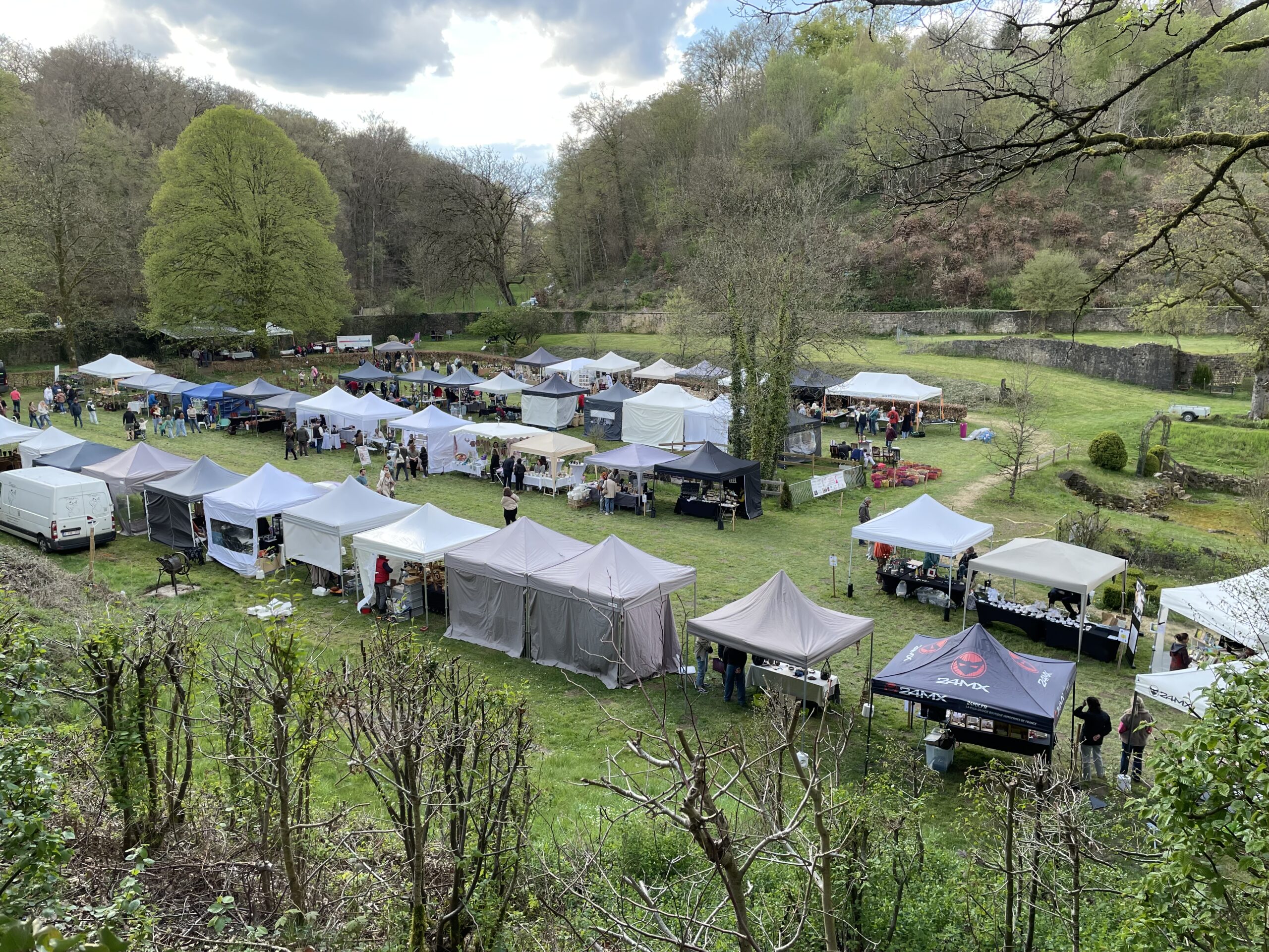 Le marché printanier à Clairefontaine